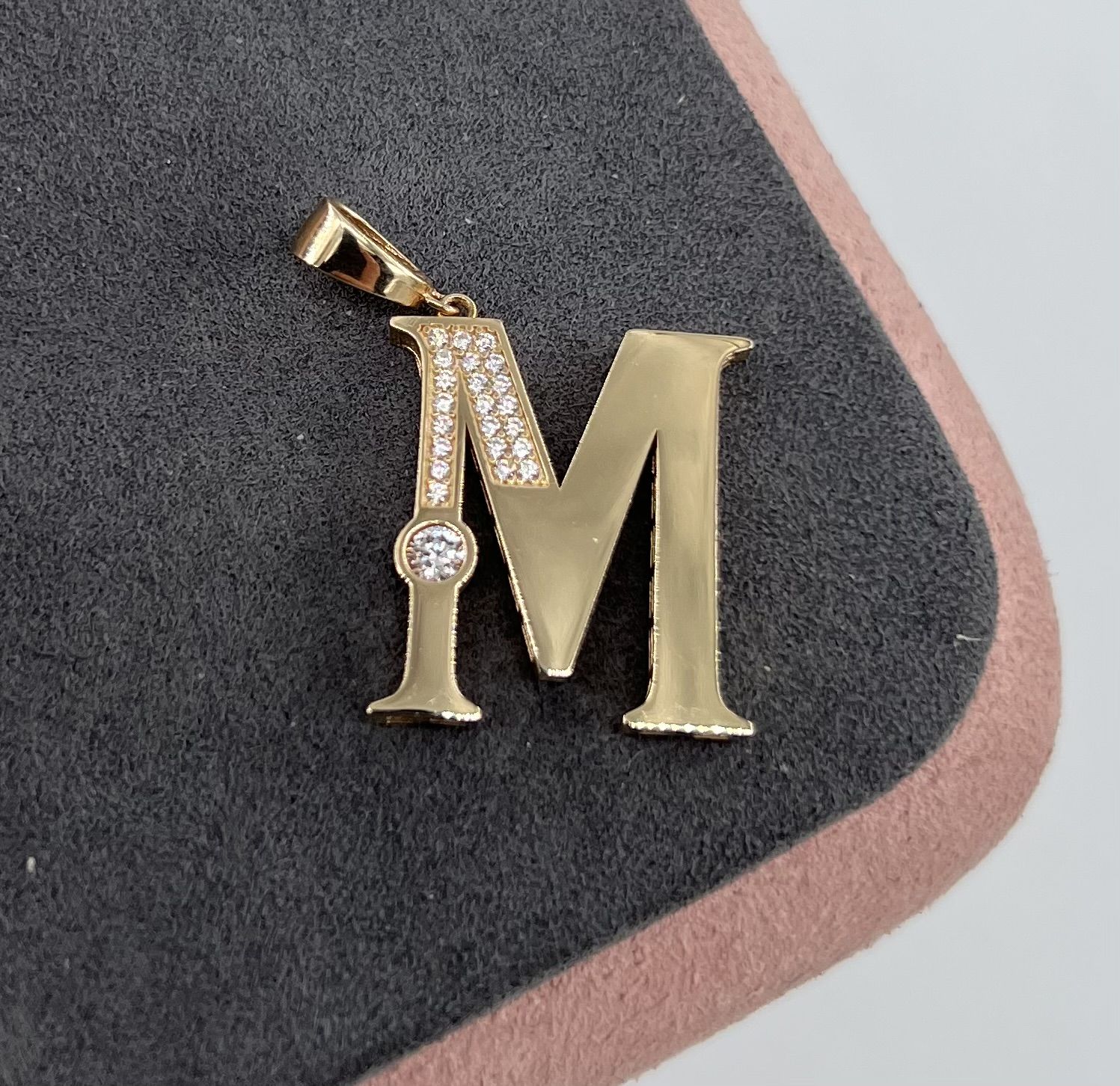 14 AYAR ALTIN M HARFİ KOLYE UCU