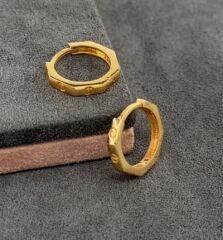 22 AYAR ALTIN 1.8 ÇAPLI VİDA DESENLİ HALKA KÜPE