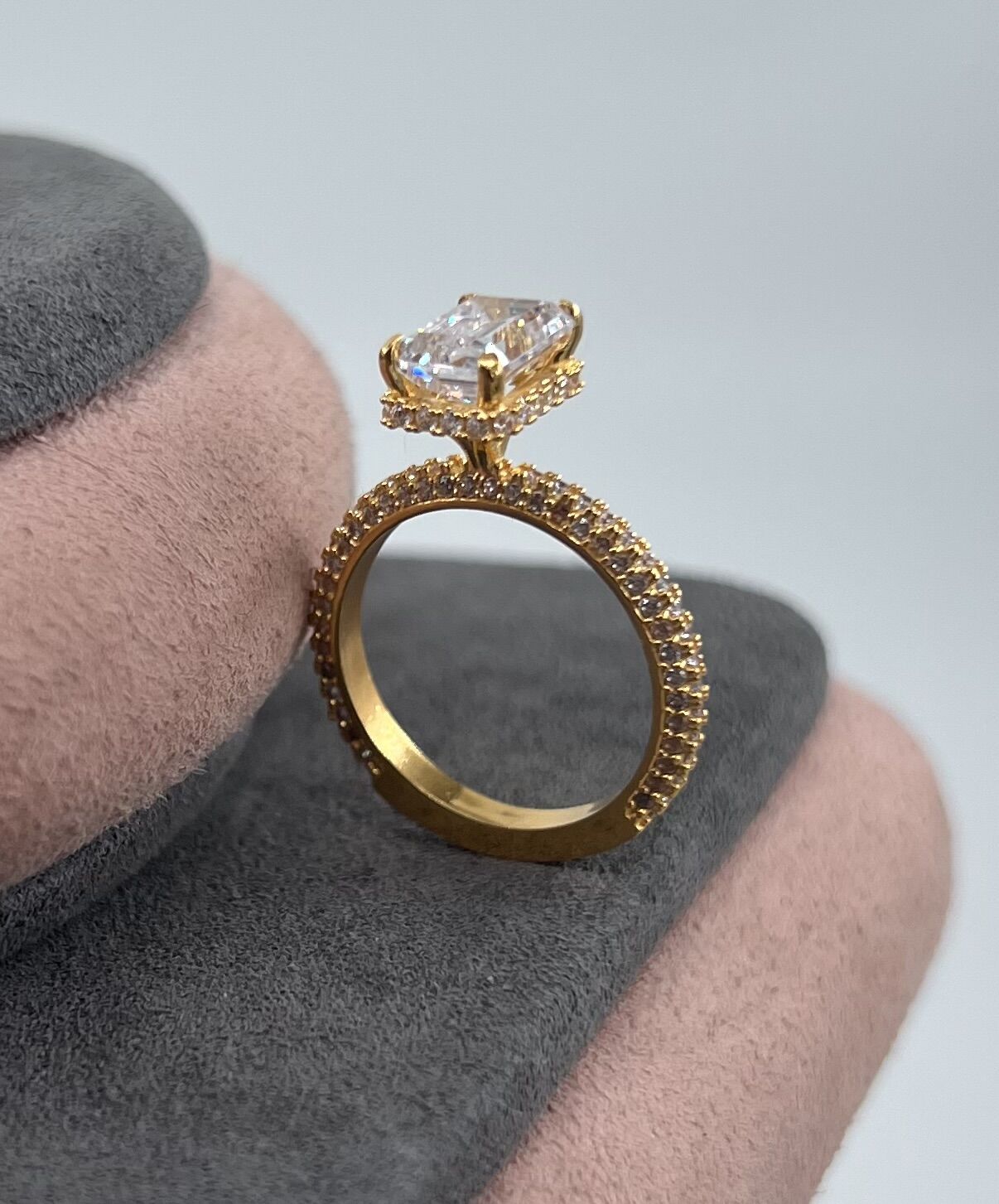 22 AYAR ALTIN TEKTAŞ YÜZÜK