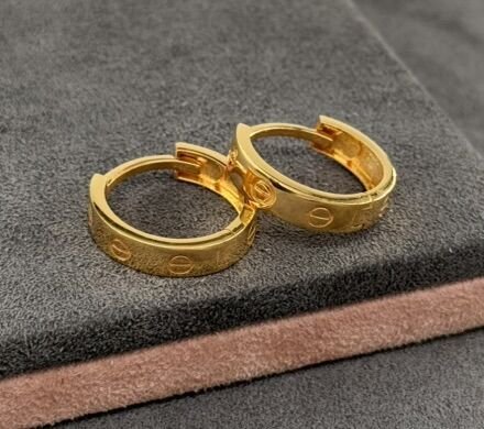 22 AYAR ALTIN 1.8 ÇAPLI VİDA DESENLİ HALKA KÜPE