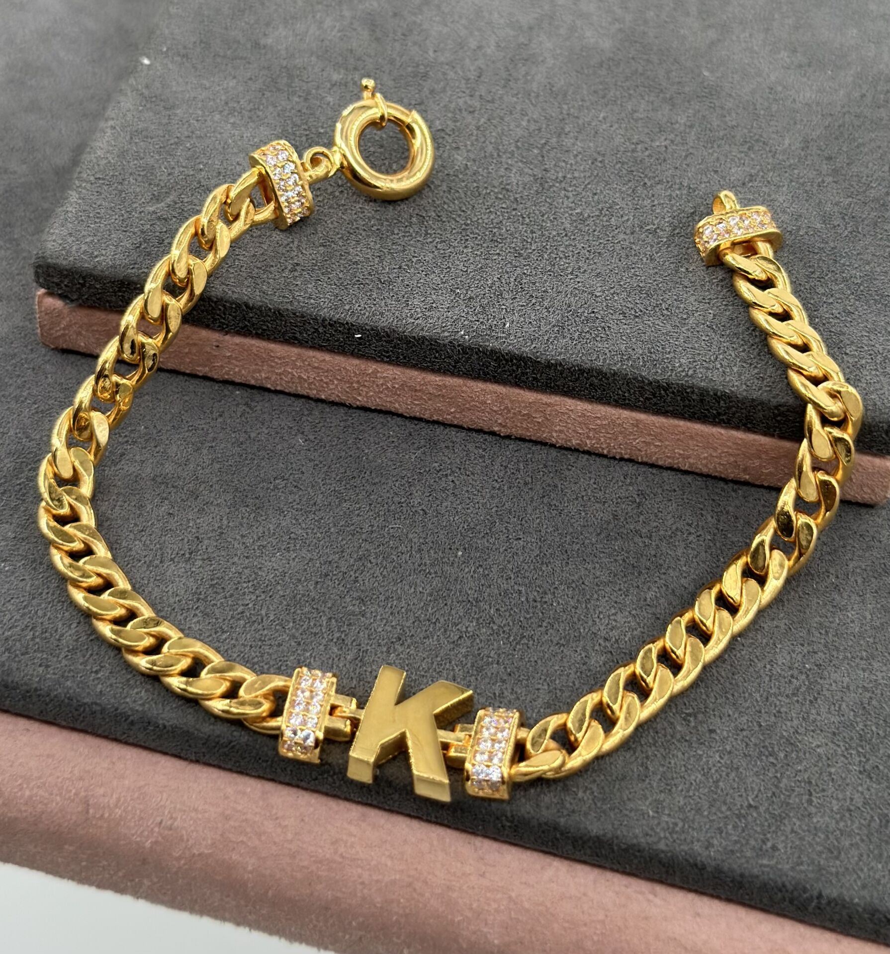 22 AYAR ALTIN K HARFLİ GURMET BİLEKLİK