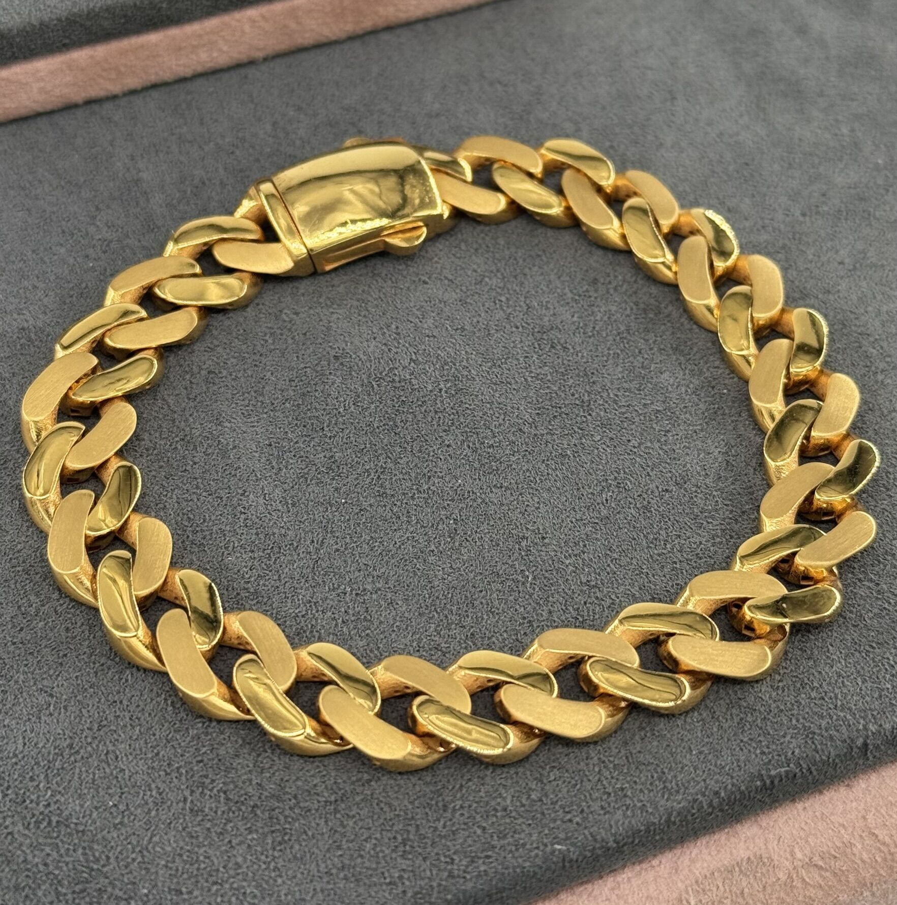 22 AYAR ALTIN GURMET BİLEKLİK