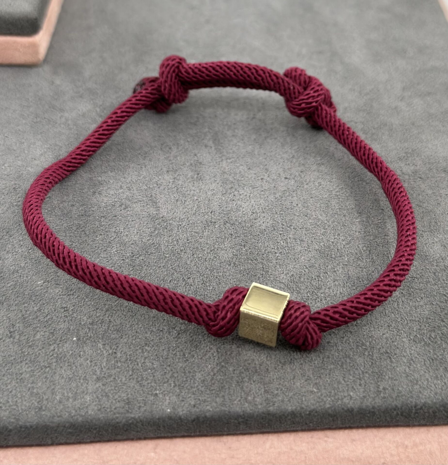 14 AYAR ALTIN BORDO İPLİ KÜP BİLEKLİK