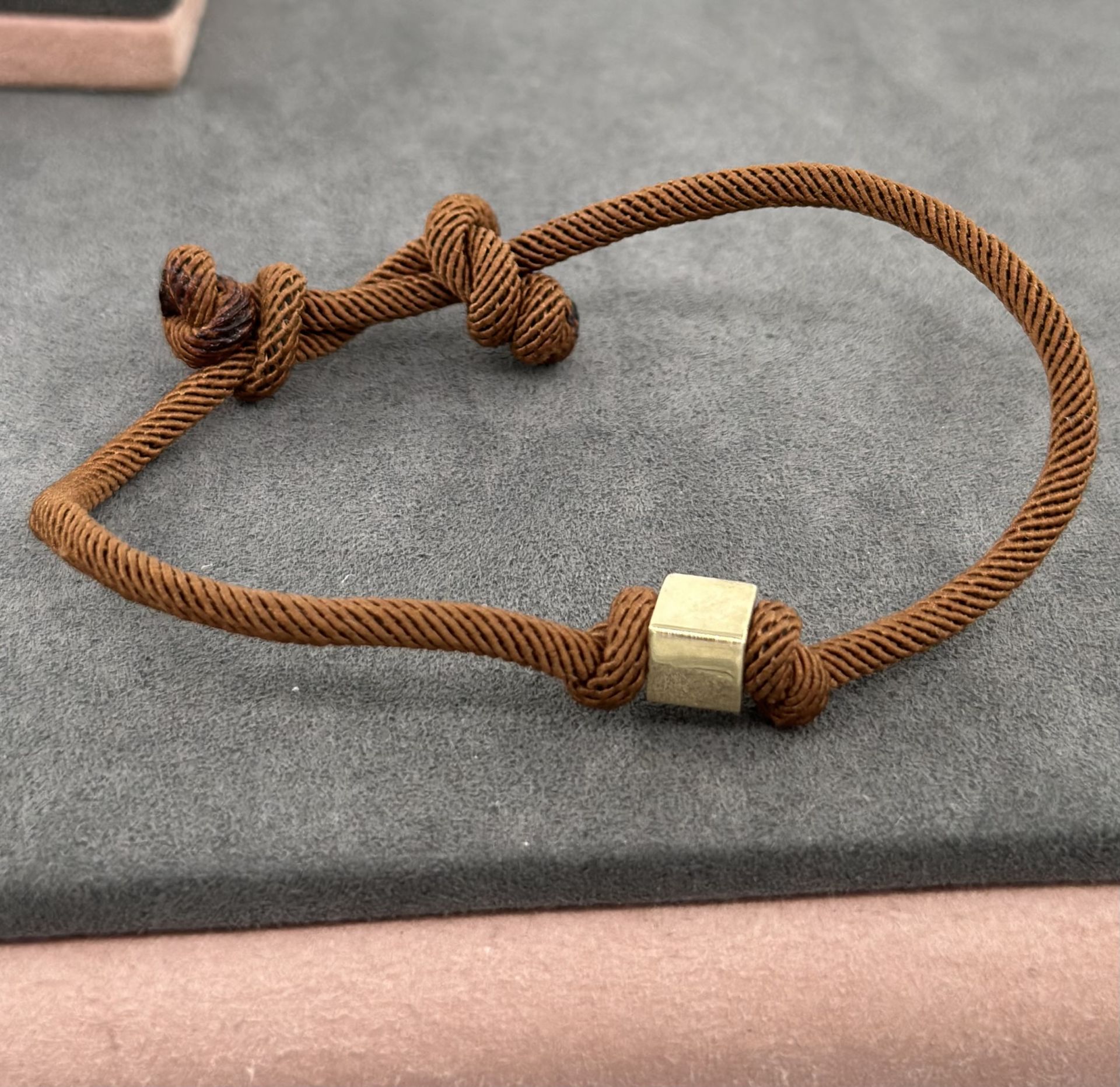 14 AYAR ALTIN KAHVERENGİ İPLİ KÜP BİLEKLİK