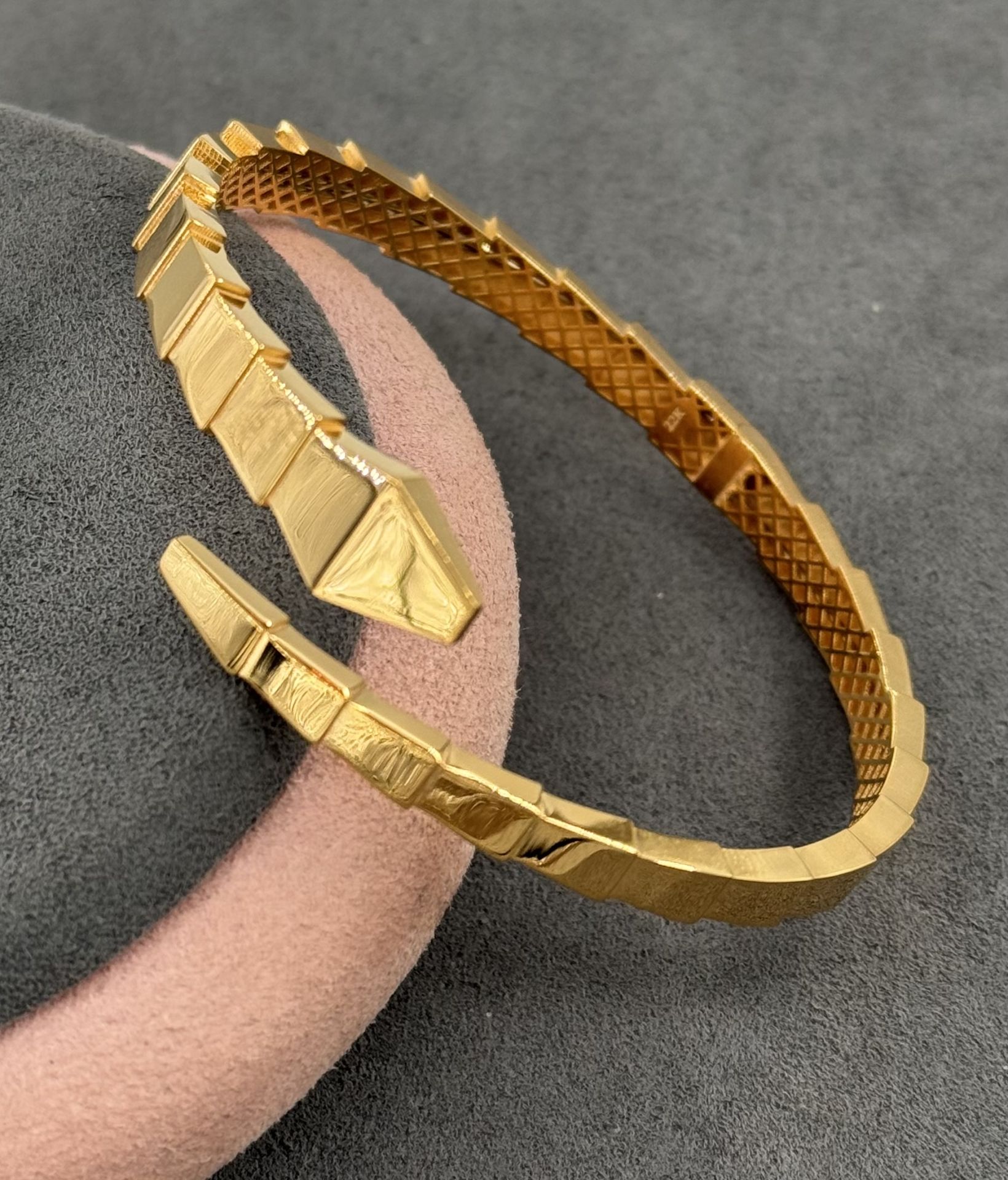 22 AYAR ALTIN YILAN KELEPÇE BİLEZİK