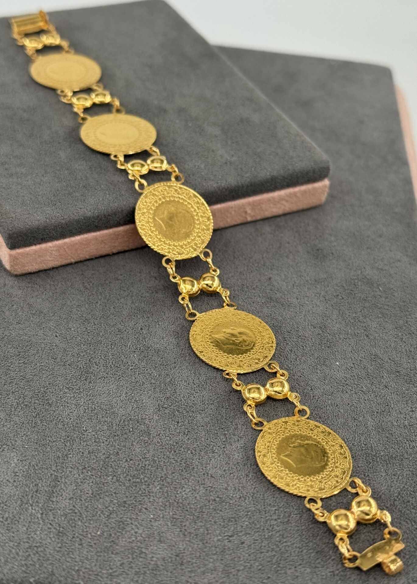 22 AYAR ALTIN BEŞ ÇEYREKLİ BİLEKLİK