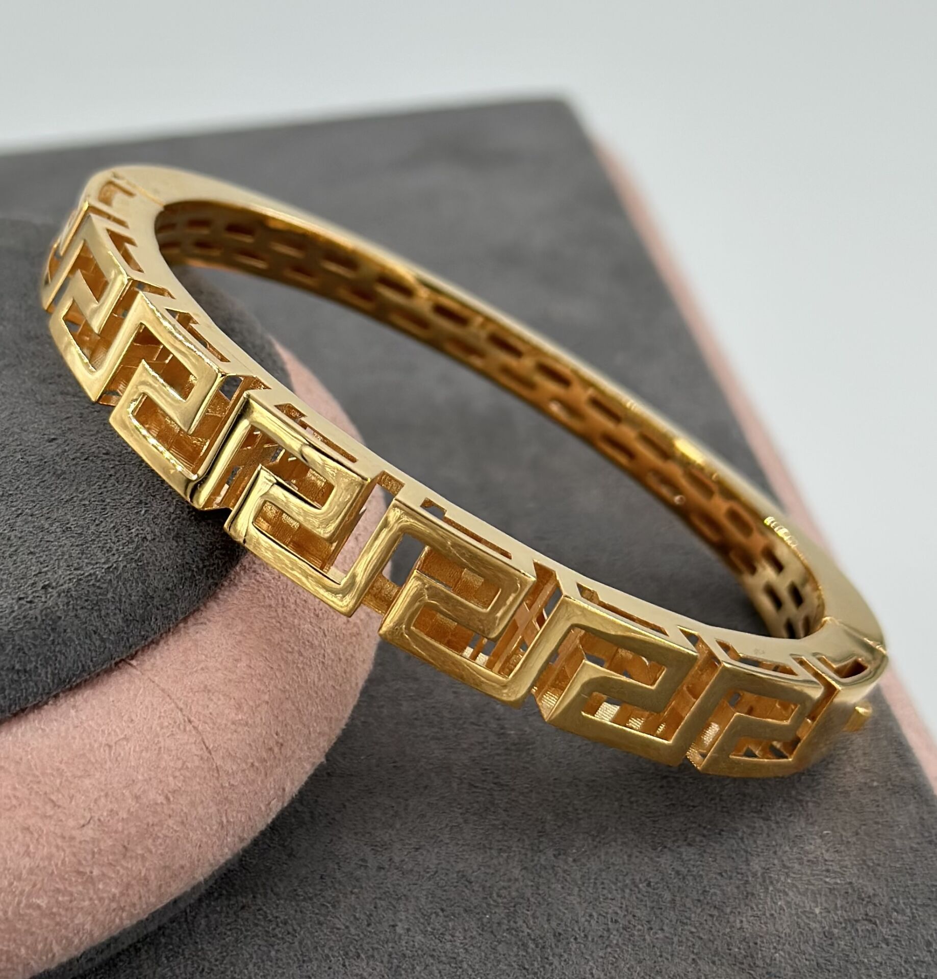 22 AYAR ALTIN GREEK KEY KELEPÇE BİLEZİK
