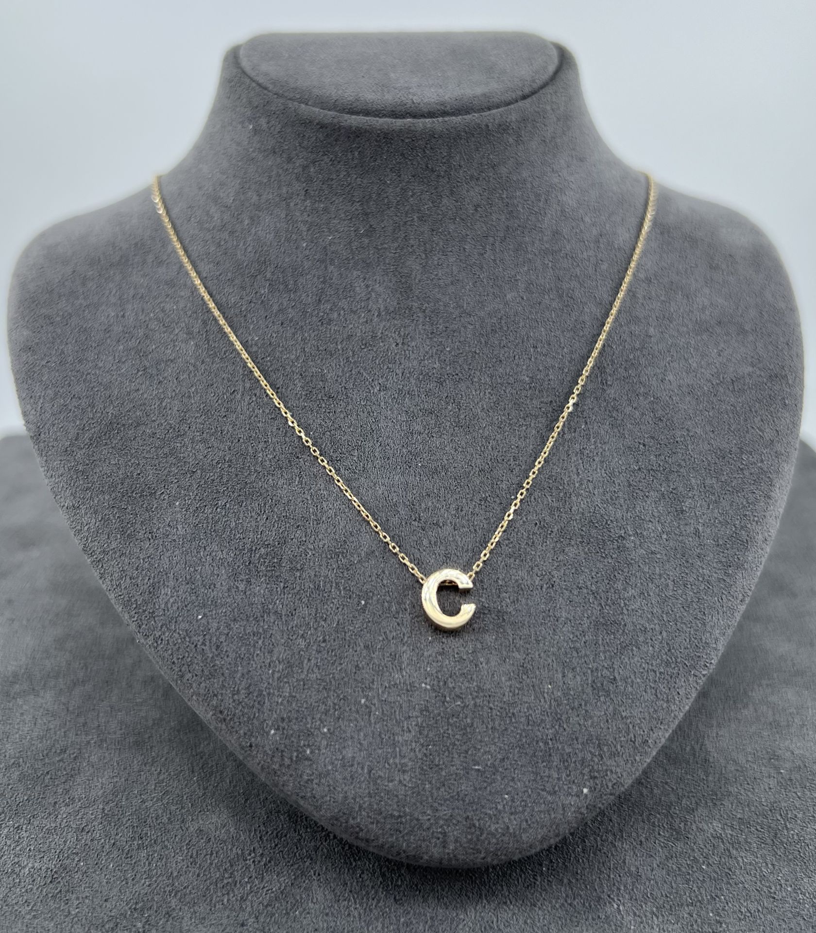 14 AYAR ALTIN C HARFLİ KOLYE