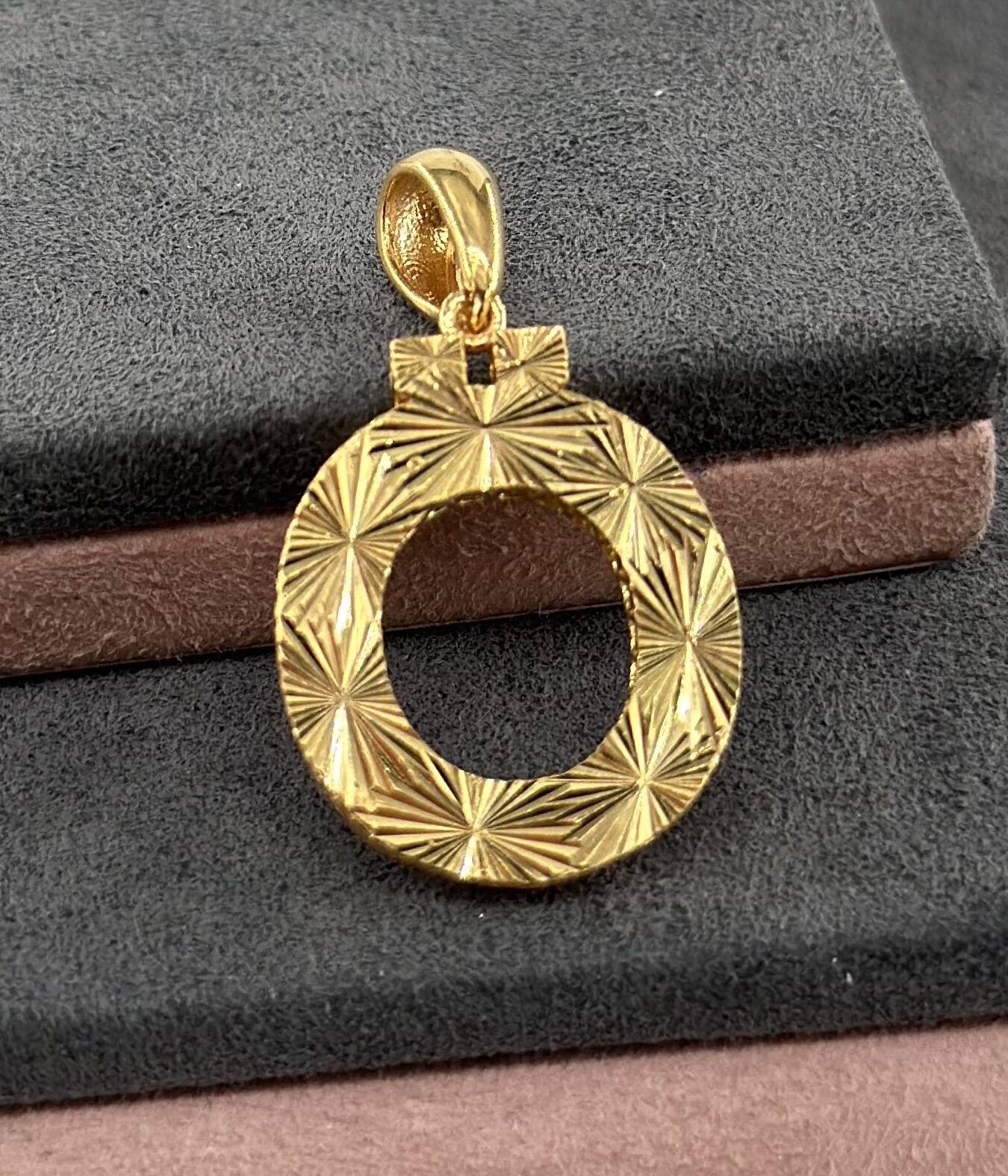 22 AYAR ALTIN Ö HARFİ KOLYE UCU