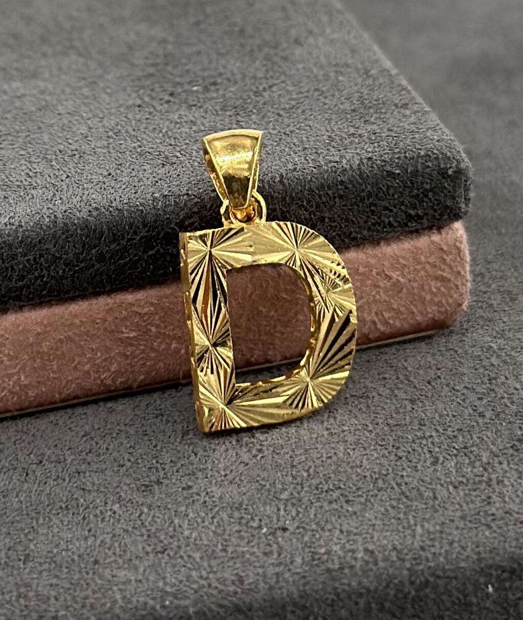 22 AYAR ALTIN D HARFİ KOLYE UCU