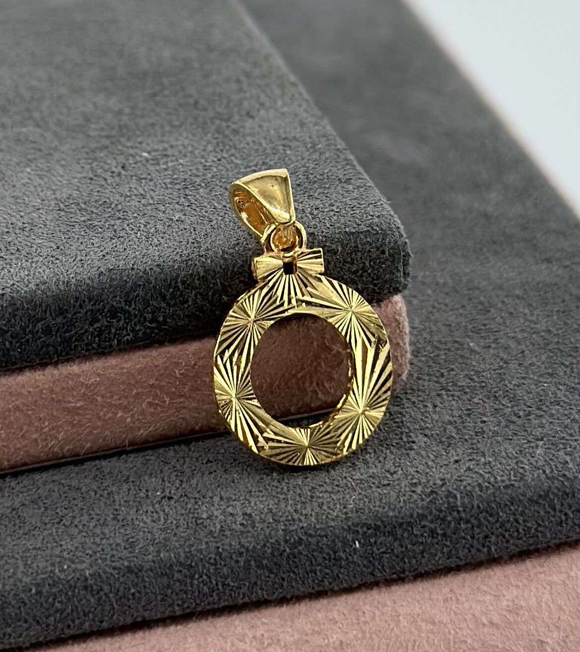 22 AYAR ALTIN Ö HARFİ KOLYE UCU