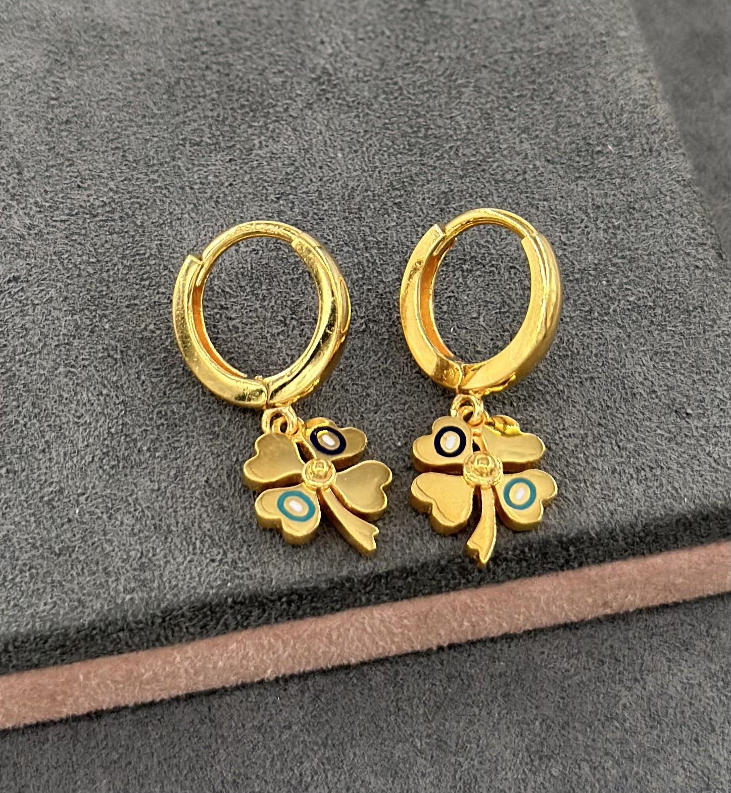 22 AYAR ALTIN SALLANTILI MİNELİ YONCA KÜPE