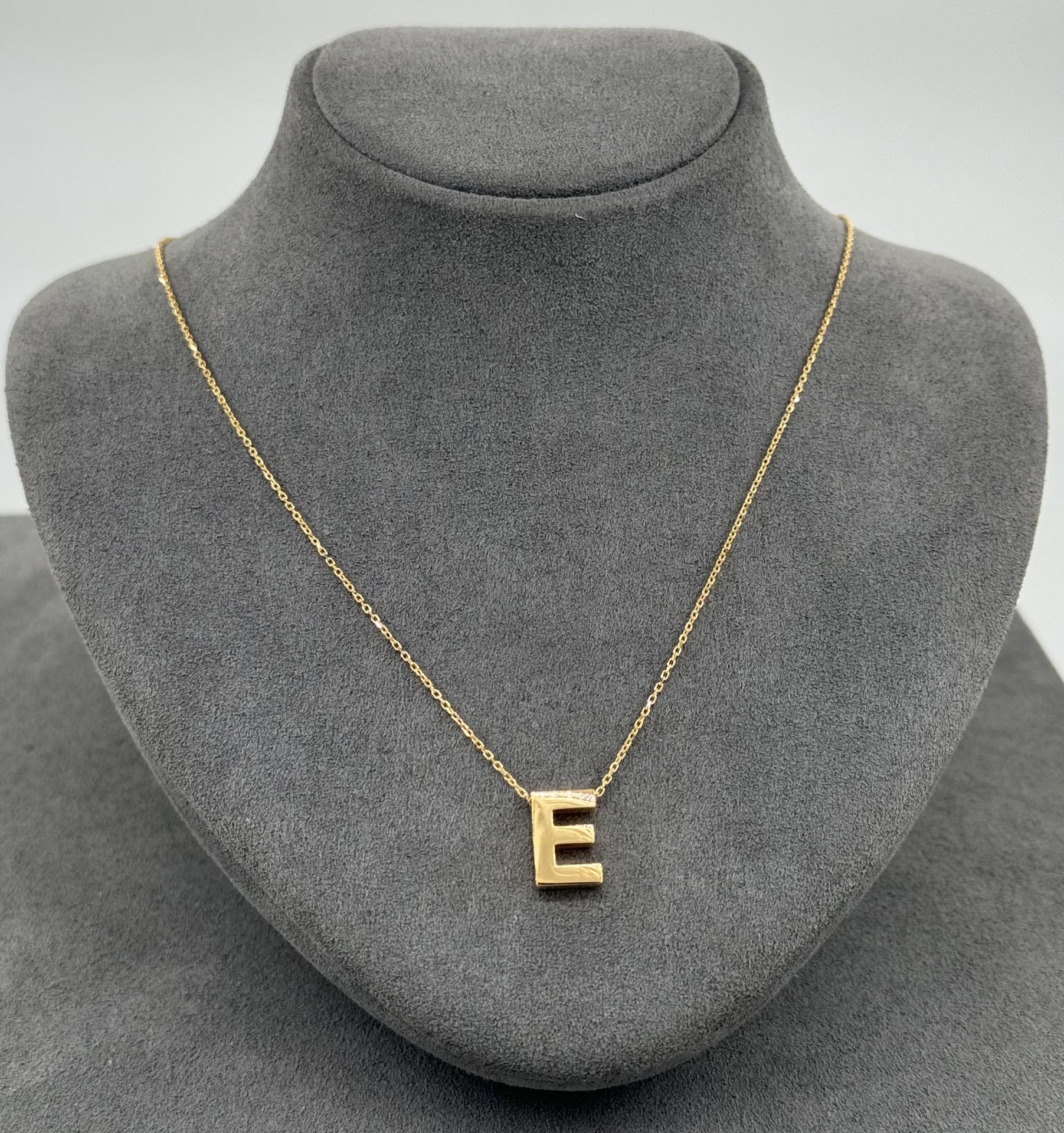 22 AYAR ALTIN E HARFLİ KOLYE