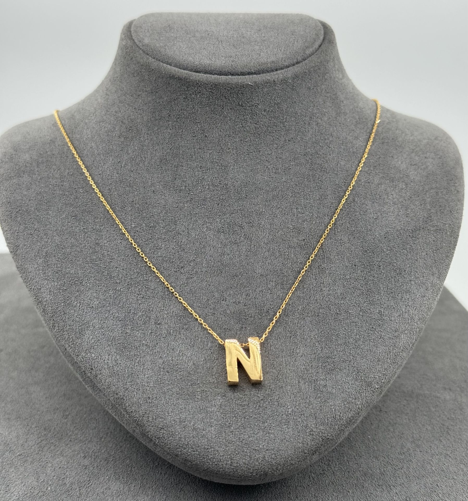 22 AYAR ALTIN N HARFLİ KOLYE