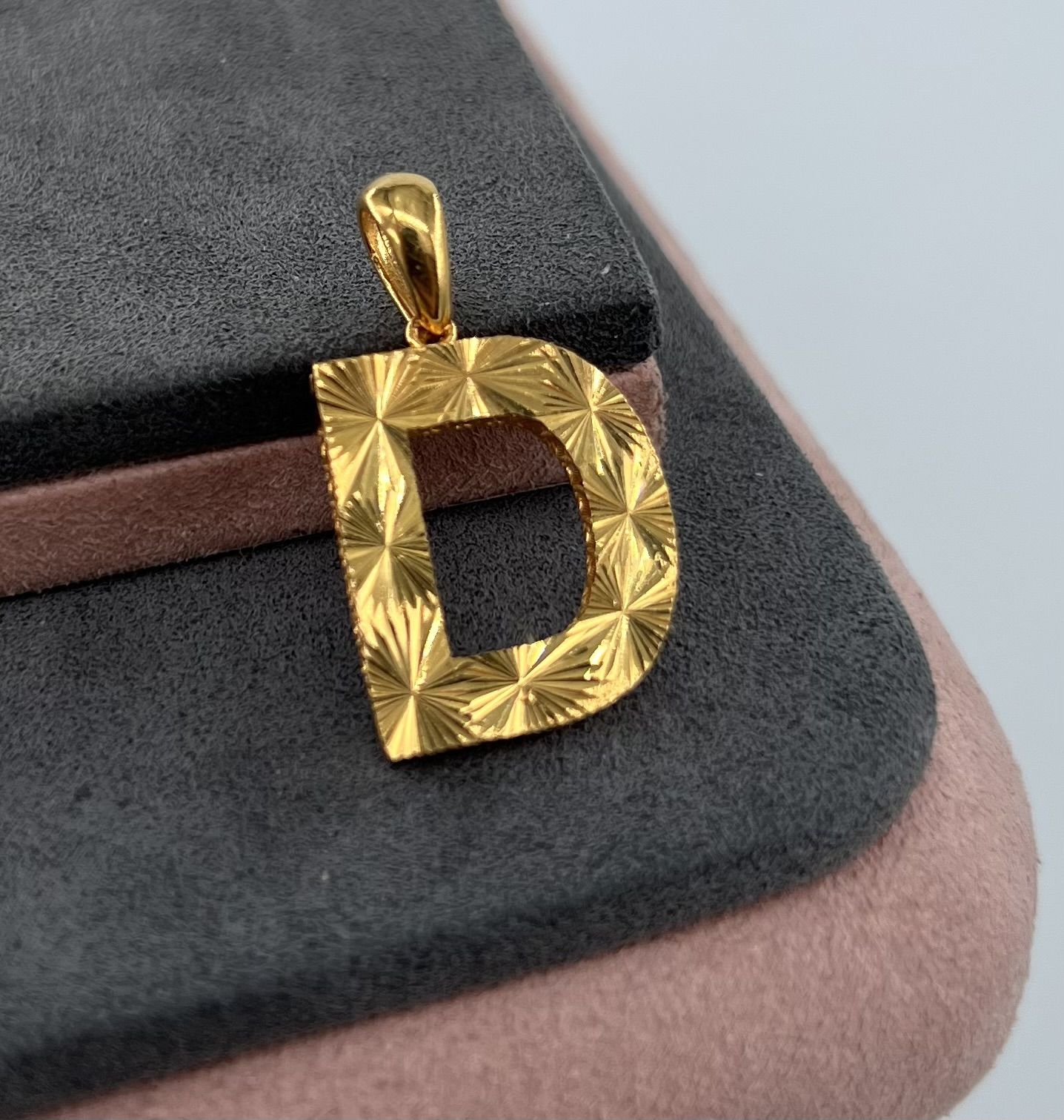 22 AYAR ALTIN D HARFİ KOLYE UCU