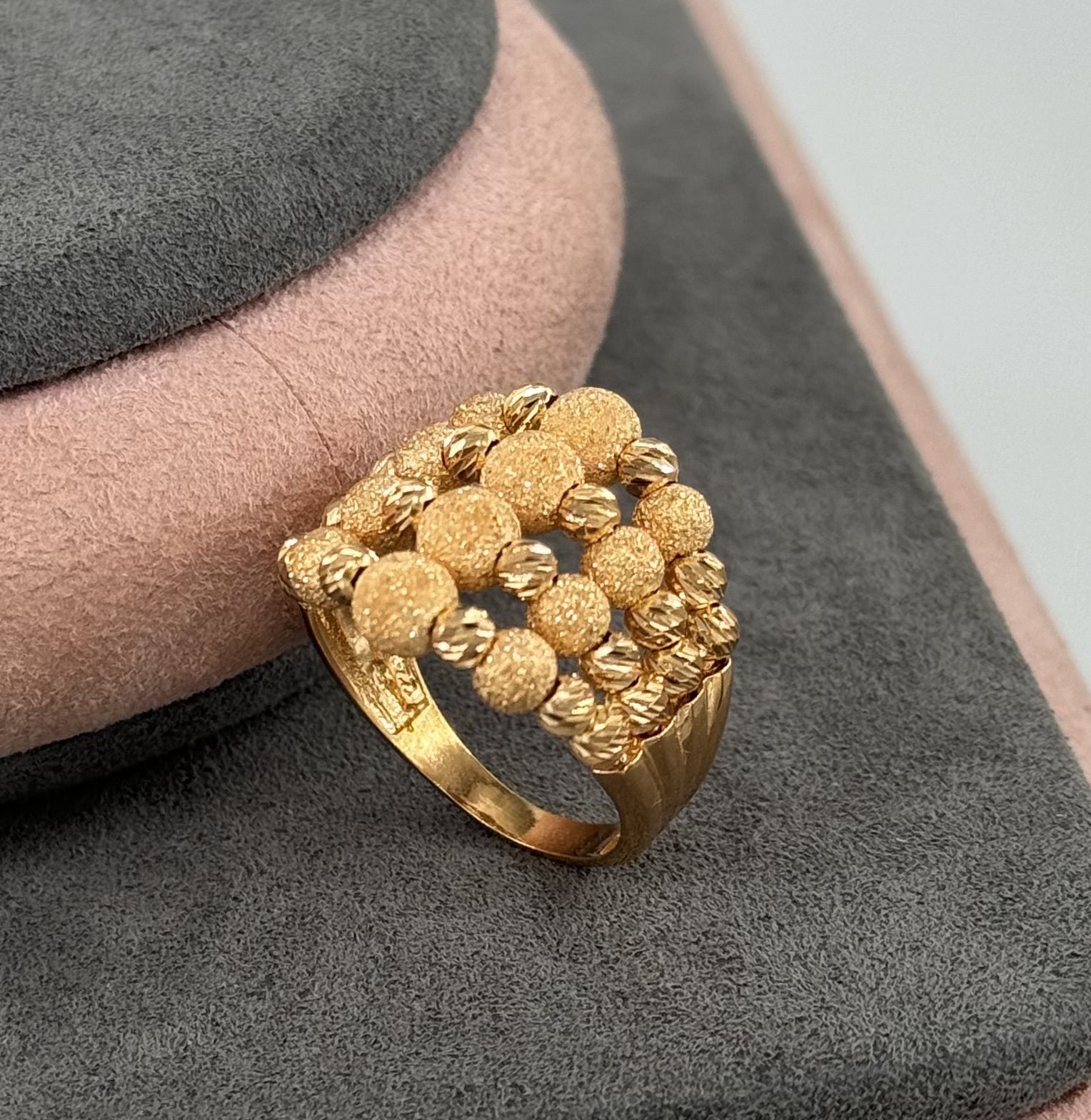 22 AYAR ALTIN DÖRT SIRA DORİKA TOPLU KABURGA YÜZÜK