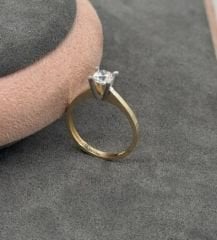 14 AYAR ALTIN TEKTAŞ YÜZÜK