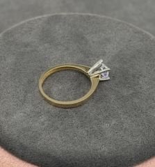 14 AYAR ALTIN TEKTAŞ YÜZÜK