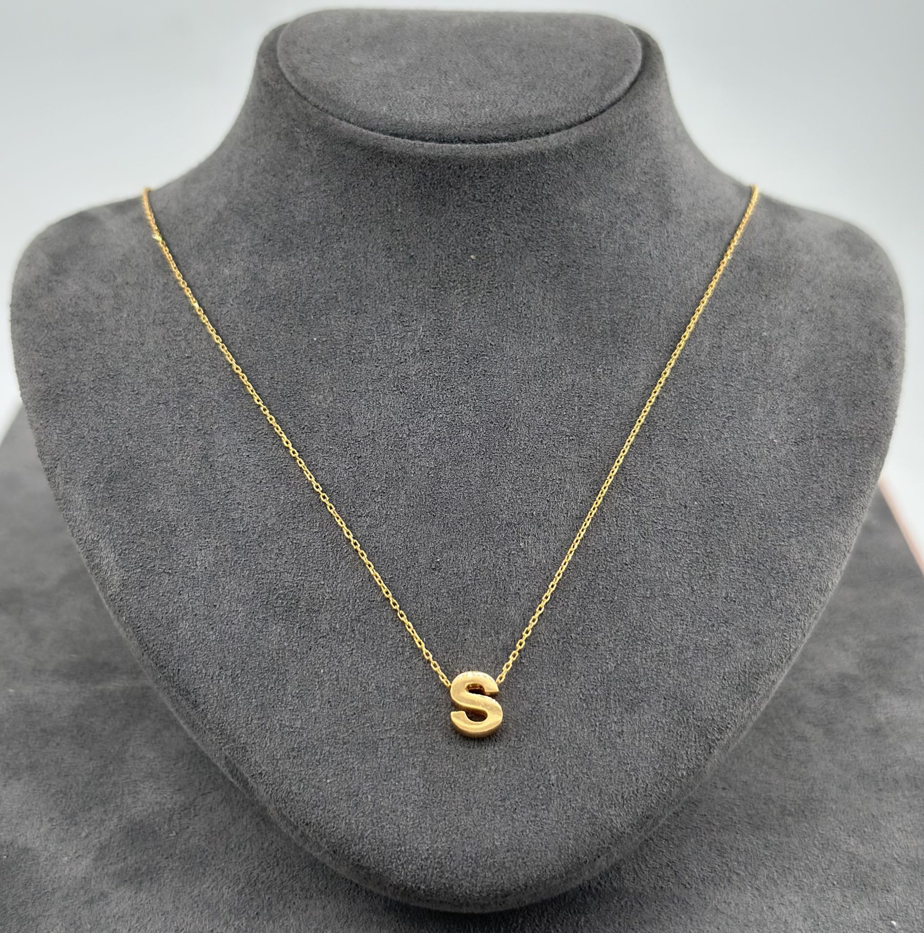 22 AYAR ALTIN S HARFLİ KOLYE