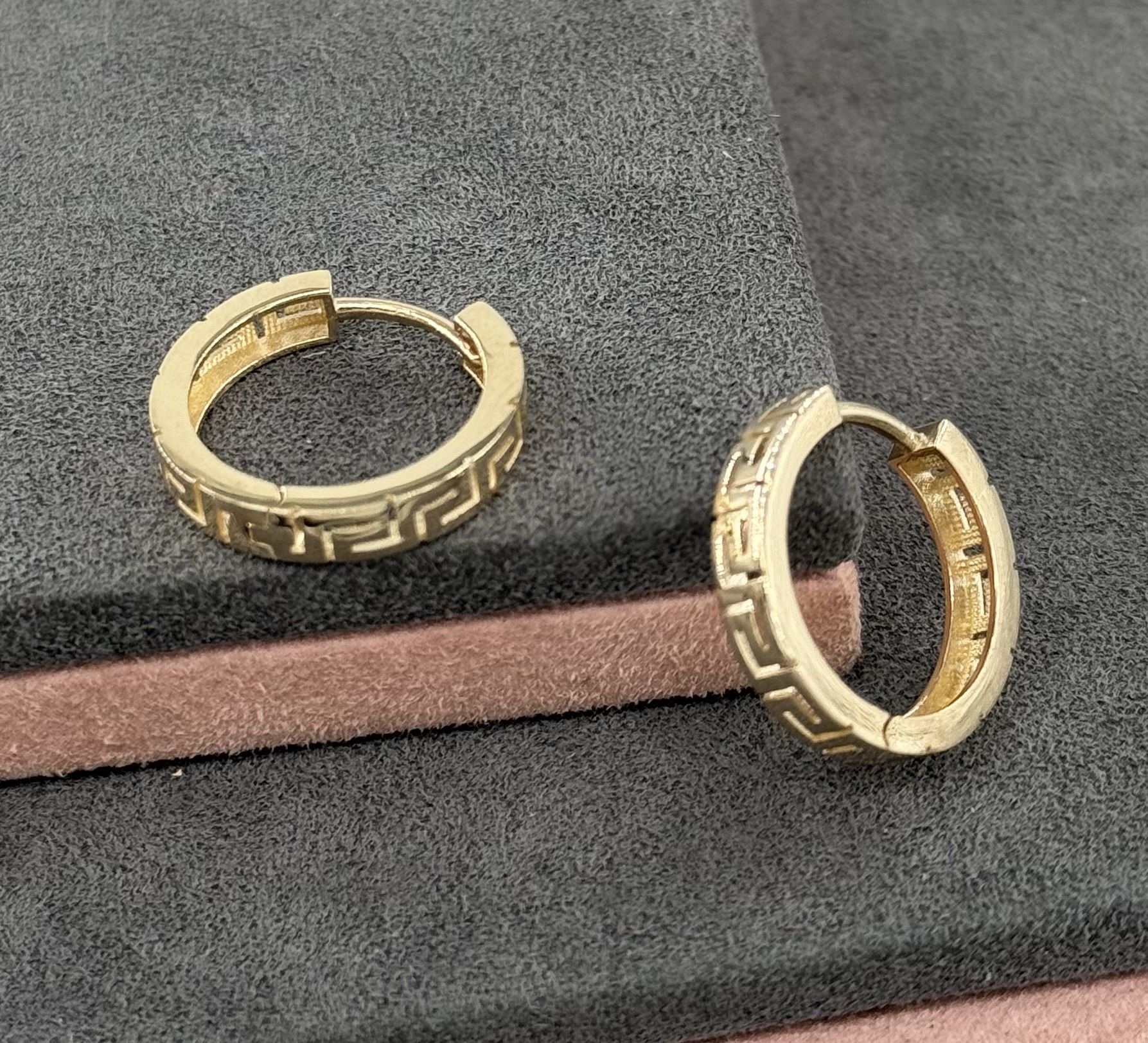 14 AYAR ALTIN 1.8 ÇAPLI GREEK KEY HALKA KÜPE