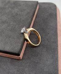 14 AYAR ALTIN TEKTAŞ YÜZÜK