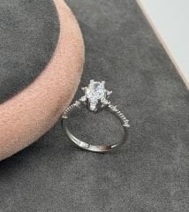 14 AYAR BEYAZ ALTIN OVAL TAŞLI LOTUS YÜZÜK