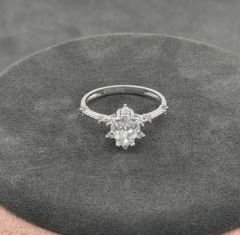 14 AYAR BEYAZ ALTIN OVAL TAŞLI LOTUS YÜZÜK