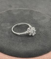 14 AYAR BEYAZ ALTIN OVAL TAŞLI LOTUS YÜZÜK