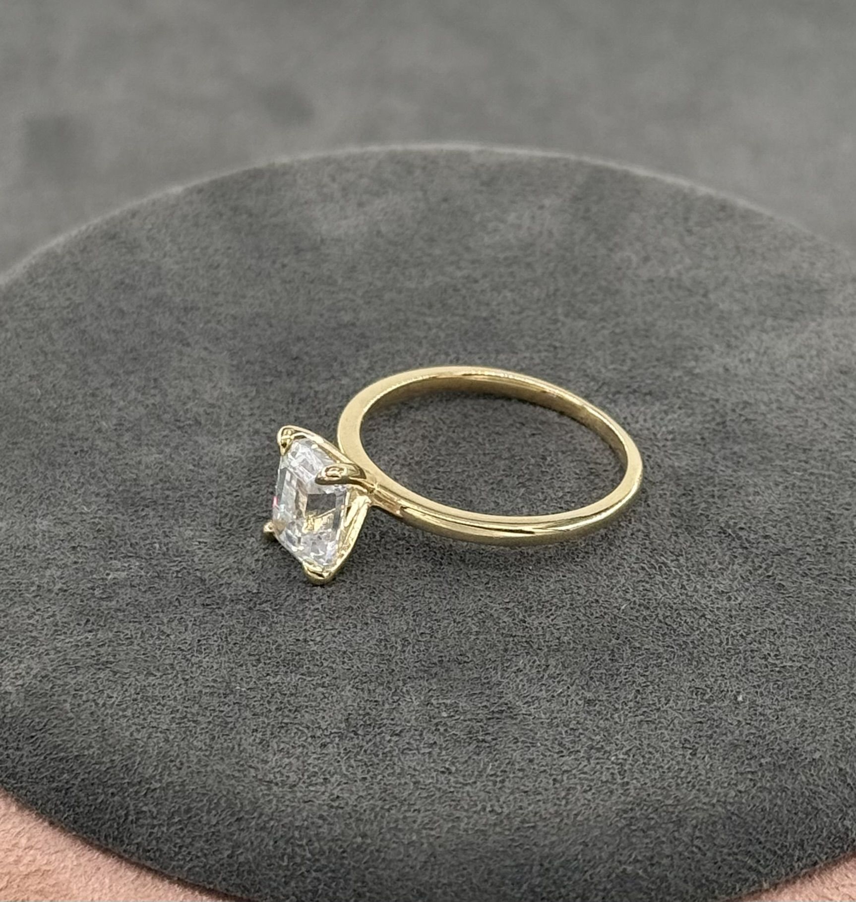 14 AYAR ALTIN TEKTAŞ YÜZÜK