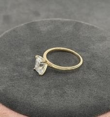 14 AYAR ALTIN TEKTAŞ YÜZÜK