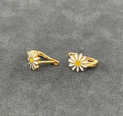 22 AYAR ALTIN MİNELİ PAPATYA ÇOCUK KÜPESİ