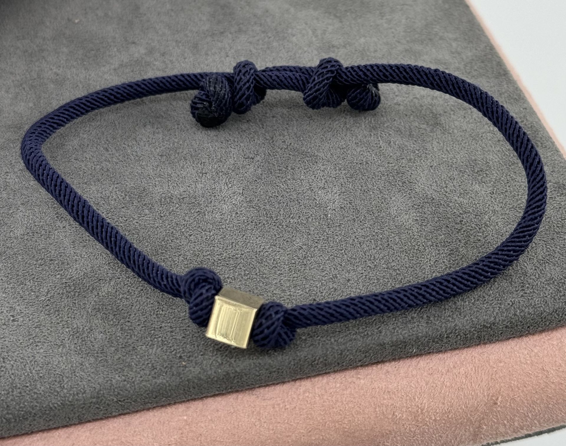 14 AYAR ALTIN KOYU MAVİ İPLİ KÜP BİLEKLİK