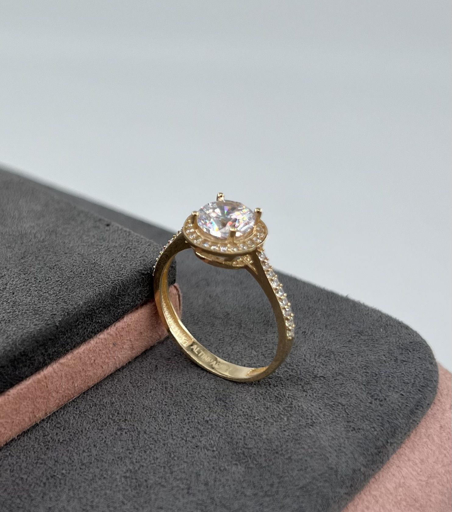 14 AYAR ALTIN OVAL TEKTAŞ YÜZÜK