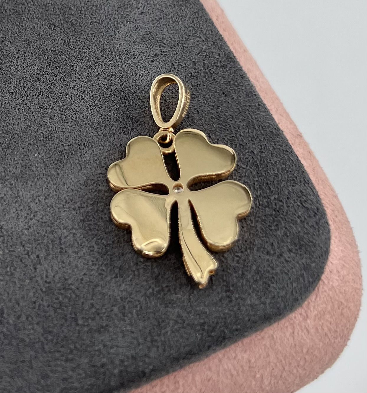 14 AYAR ALTIN ÇİFT TARAFLI MİNELİ YONCA KOLYE UCU