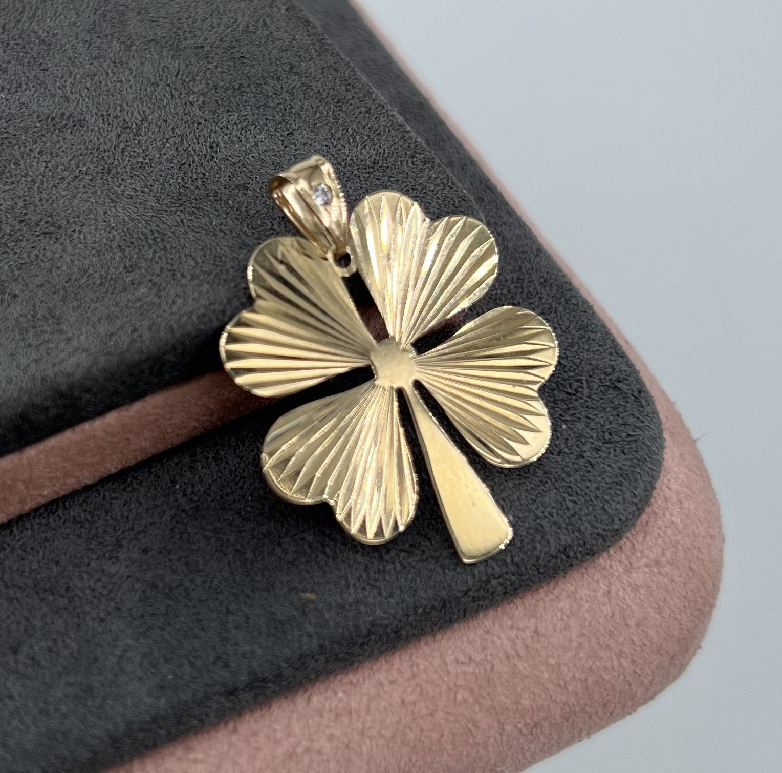 14 AYAR ALTIN ÇİFT TARAFLI YONCA KOLYE UCU